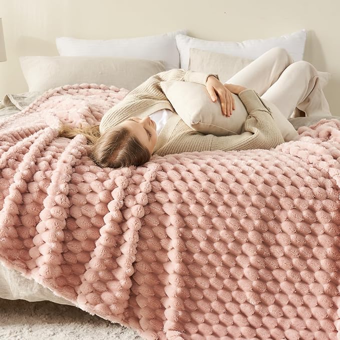 NEWCOSPLAY Fleece Clouds Cozy King Blanket - Image 3
