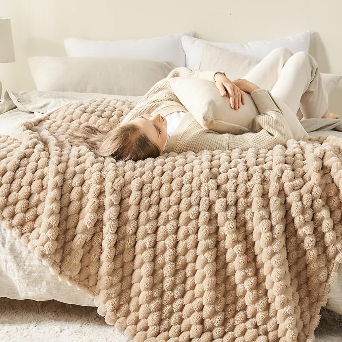 NEWCOSPLAY Fleece Clouds Cozy King Blanket - Image 3