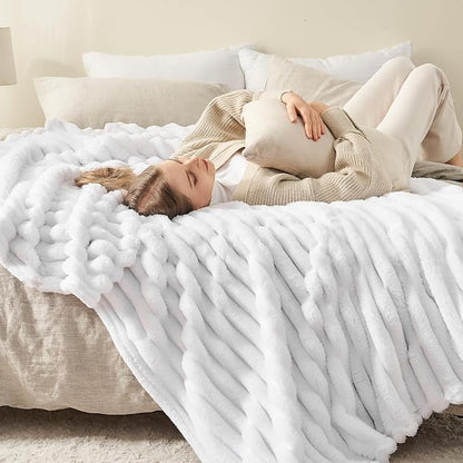 NEWCOSPLAY Fleece Ribbed Cozy King Blanket - Image 3
