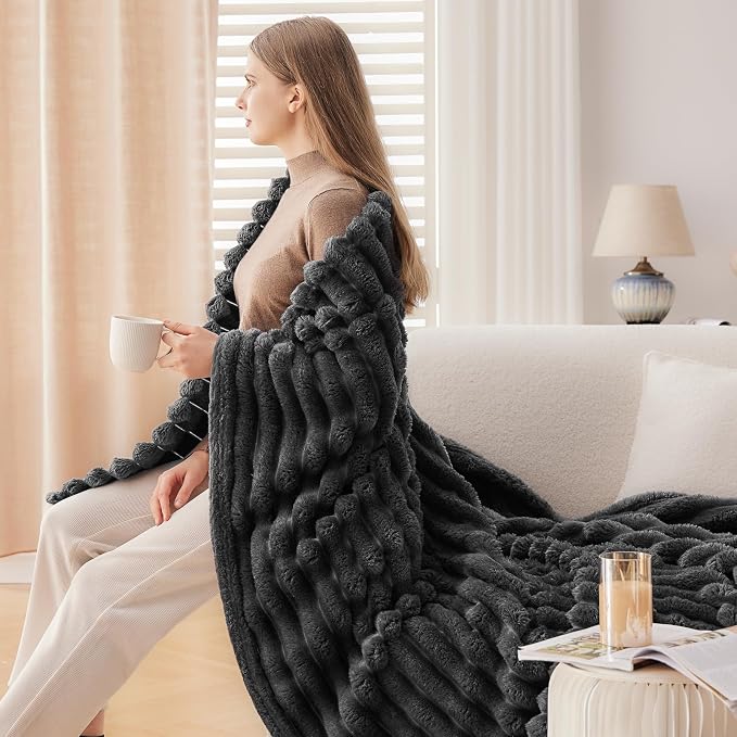 NEWCOSPLAY Fleece Ribbed Cozy Queen Blanket - Image 6