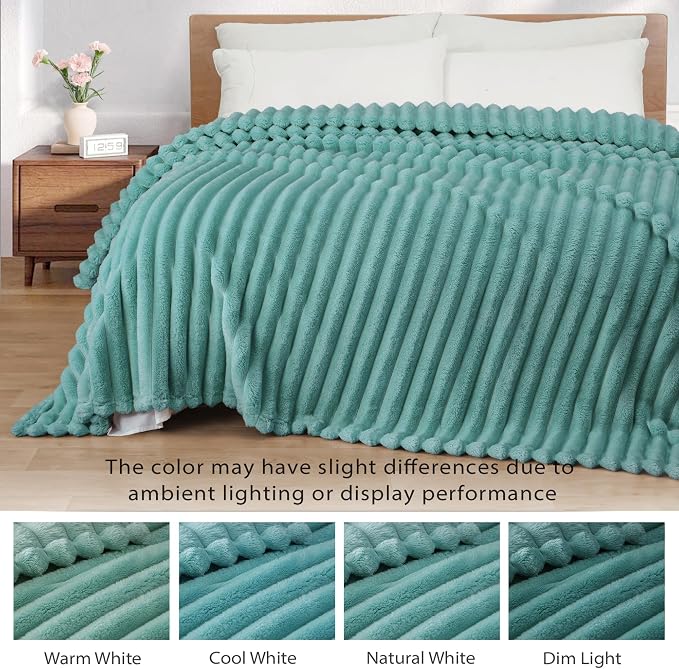 Exclusivo Mezcla Striped Fleece Throw Blanket - Image 3