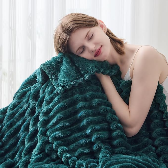 NEWCOSPLAY Fleece Ribbed Cozy Twin Blanket - Image 4