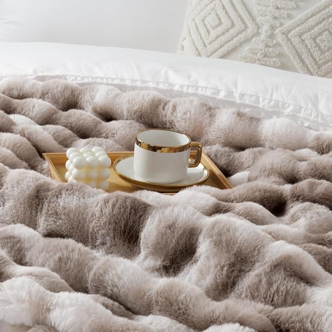 Luxury 1000GSM Faux Rabbit Fur Throw Blanket, Super Heavy Warm Cozy Grey - Image 5