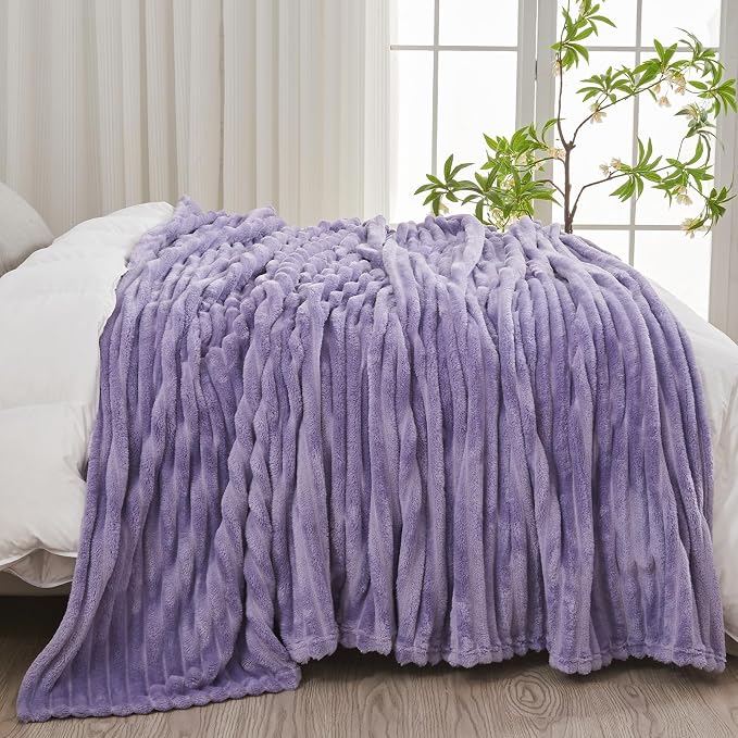 NEWCOSPLAY Fleece Ribbed Cozy Queen Blanket - Image 4
