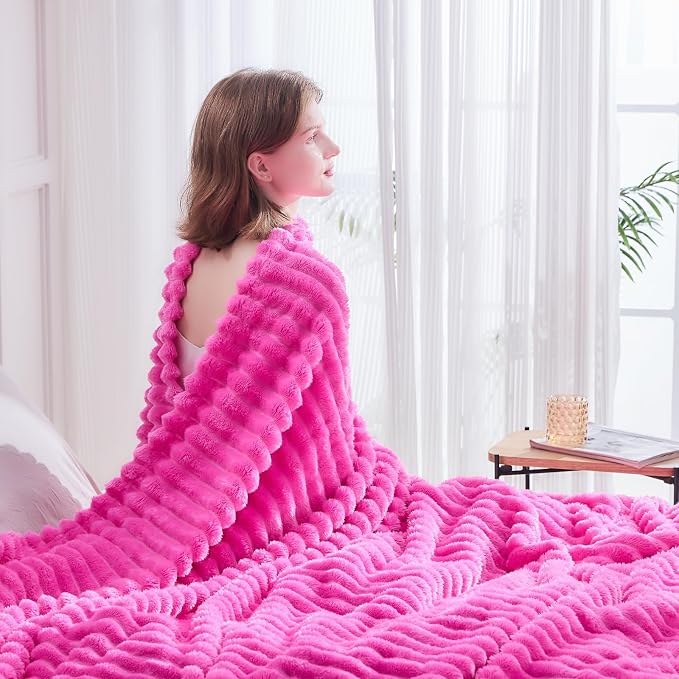 NEWCOSPLAY Fleece Ribbed Cozy King Blanket - Image 3