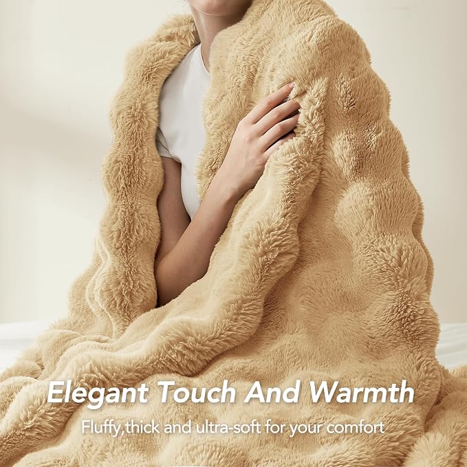 L'AGRATY Faux Rabbit Fur Throw Blanket - Image 4