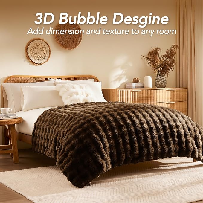 L'AGRATY Faux Rabbit Fur Throw Blanket - Image 3
