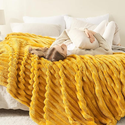 NEWCOSPLAY Fleece Ribbed Cozy King Blanket - Image 3