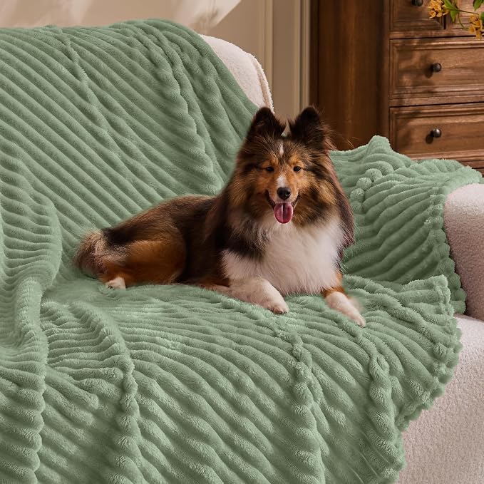 BEDELITE 3D Ribbed Sage Grey Green Fleece Twin Blanket - Image 3