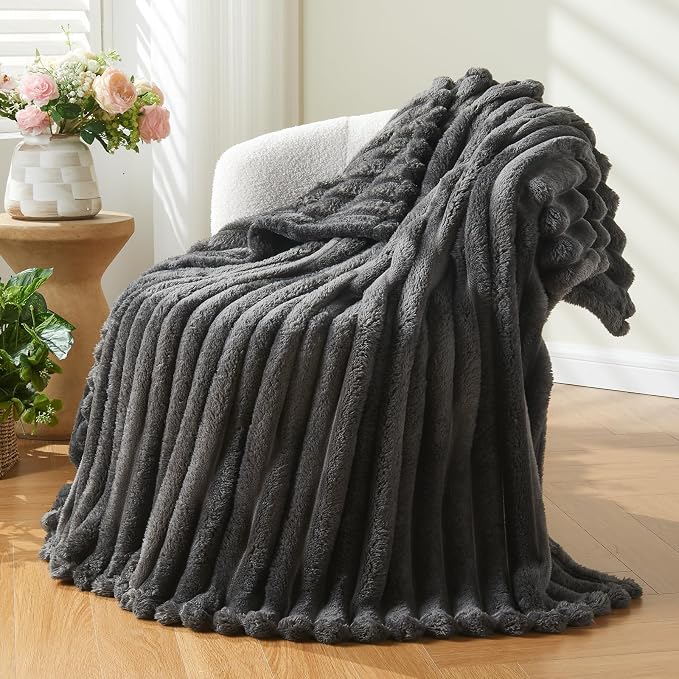 NEWCOSPLAY Fleece Ribbed Cozy King Blanket - Image 7