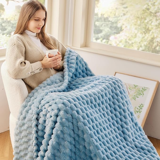 NEWCOSPLAY Fleece Clouds Cozy King Blanket - Image 8