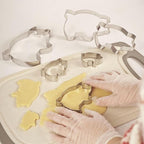 6PC Stainless Steel Pig Cookie Cutters Mexican - 5.5", 4.5", 4", 3.5", 2.5", 2.0"，Perfect for Mexican Concha Bread - Concha Cutter and Concha Stamp，Baking Tools for Pig Shaped Pastry and Bread Making