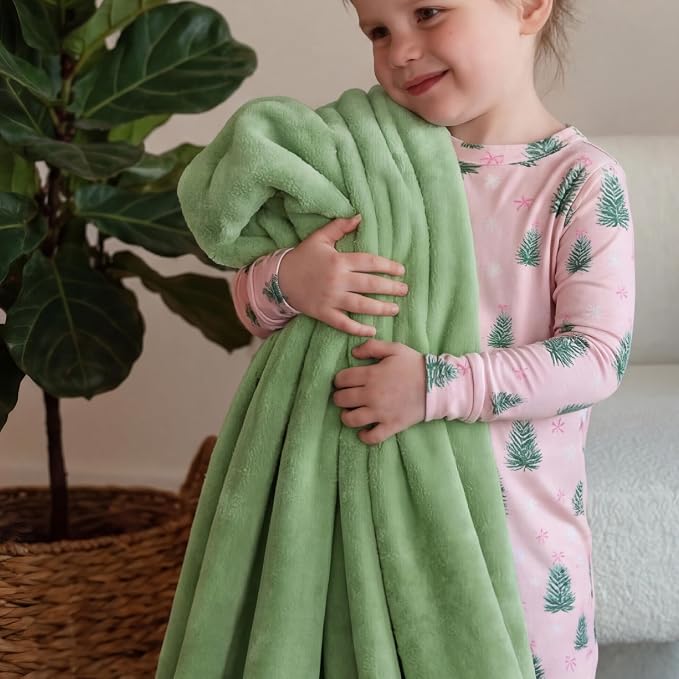 Bedsure GentleSoft Green Throw Blanket - Image 6