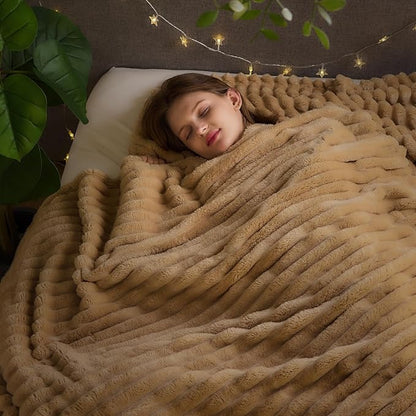 NEWCOSPLAY Fleece Ribbed Cozy Queen Blanket - Image 2