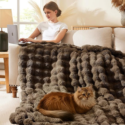 L'AGRATY Faux Rabbit Fur Throw Blanket - Image 4