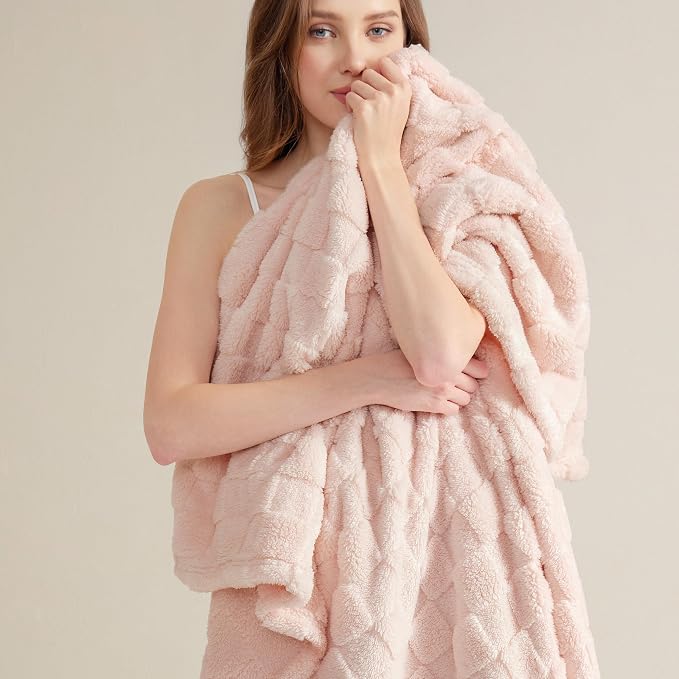 Bedsure GentleSoft Light Pink Twin XL Blanket - Image 2