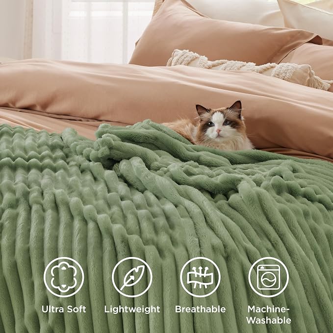 Bedsure Soft Reseda Green Throw Blanket - Image 6