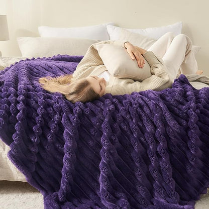 NEWCOSPLAY Fleece Ribbed Cozy Queen Blanket - Image 3