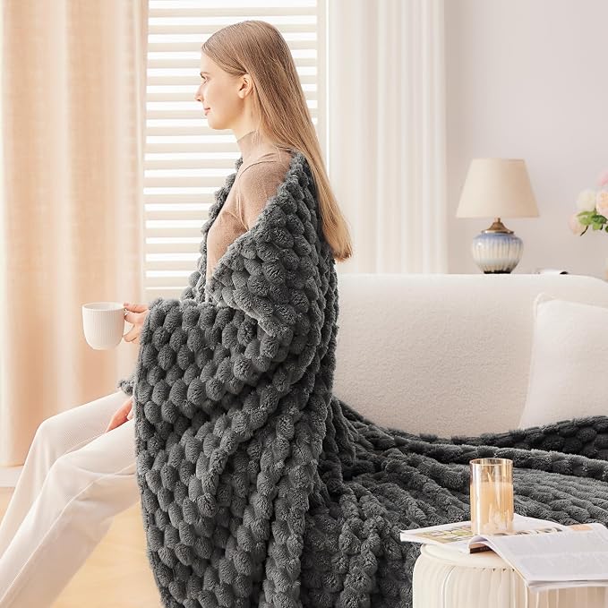 NEWCOSPLAY Fleece Clouds Cozy Twin Blanket - Image 4