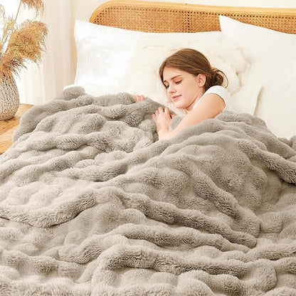 L'AGRATY Faux Rabbit Fur Throw Blanket - Image 2
