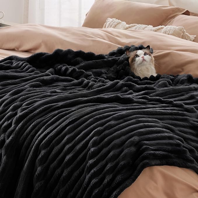 Bedsure Soft Full Size Fleece Blankets - Image 5