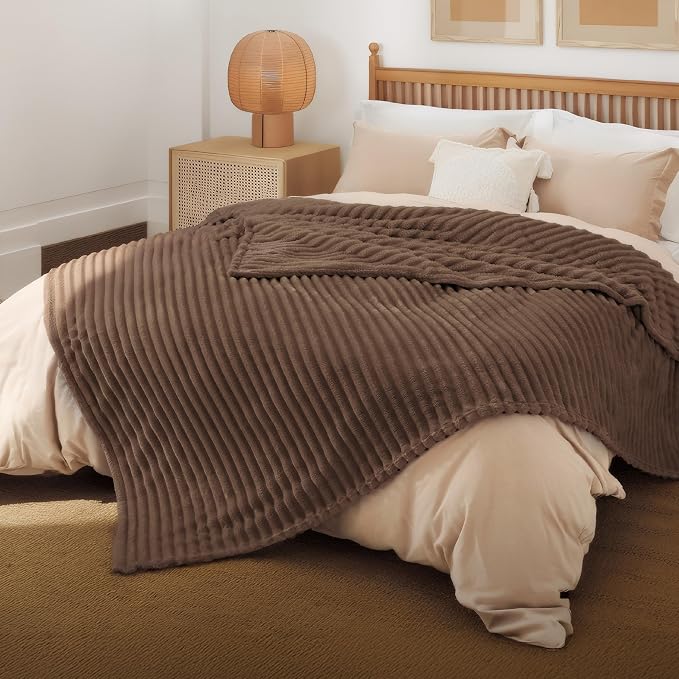 Bedsure Soft Full Size Fleece Blankets - Image 5