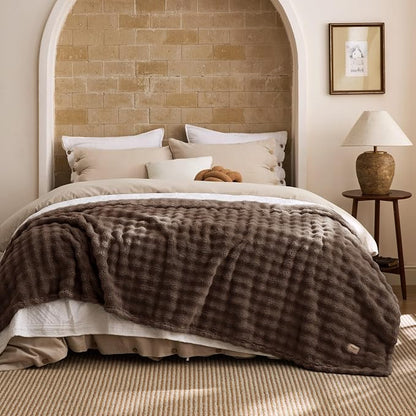 Bedsure 3D Fleece Bubble Blanket - Image 8