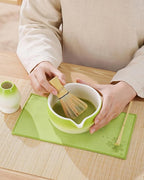 ZENS Matcha Whisk Set, 15oz Matcha Bowl with Spout, 6pcs Matcha Tea Set with Bamboo Whisk & Scoop, Holder (Chasen), Matcha Sifter, Tea Towel for Matcha Ceremony, Green