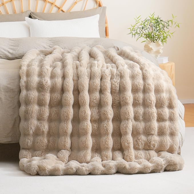 BENVWE Faux Fur Throw Blanket for Couch - Image 9