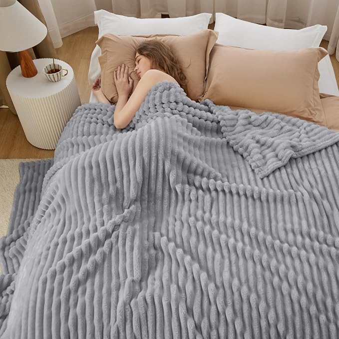 Bedsure Full Size Fleece Blankets - Image 5
