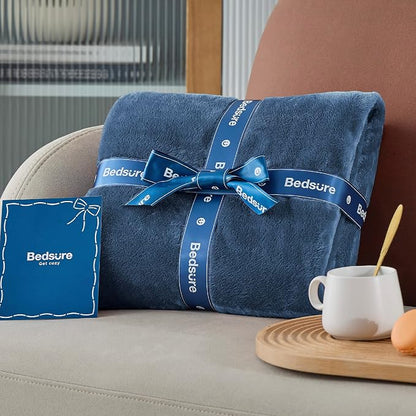 Bedsure GentleSoft Fleece Blanket Twin Size Blue - Image 7