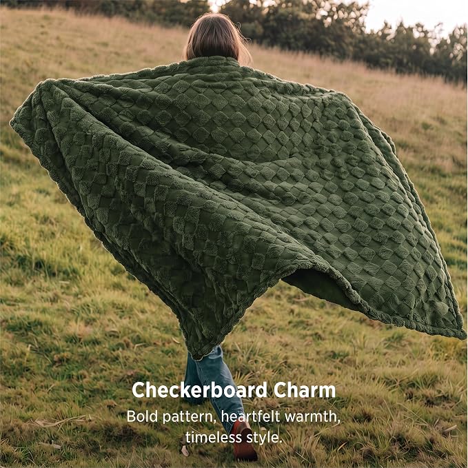 Bedsure GentleSoft Dark Green Throw Blanket - Image 3