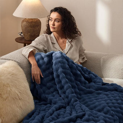 Bedsure 3D Fleece Bubble Blanket - Image 4
