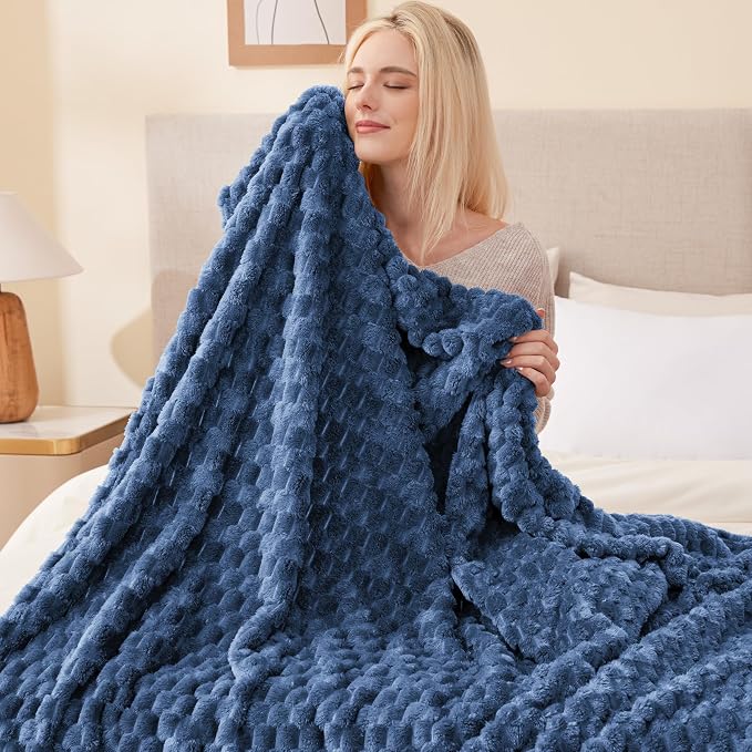 EXQ Home Fleece Throw Blanket for Couch or Bed - Image 3