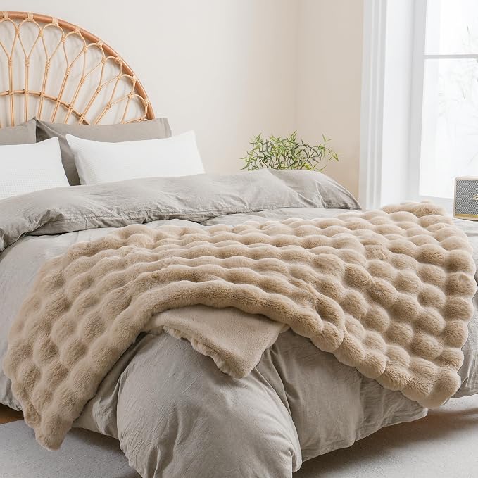 BENVWE Faux Fur Throw Blanket for Couch - Image 4