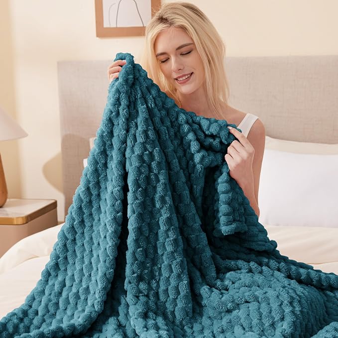 EXQ Home Fleece Throw Blanket for Couch or Bed - Image 3
