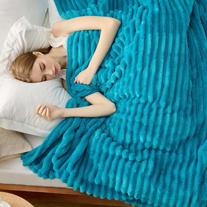 Bedsure Soft Full Size Fleece Blankets - Image 4
