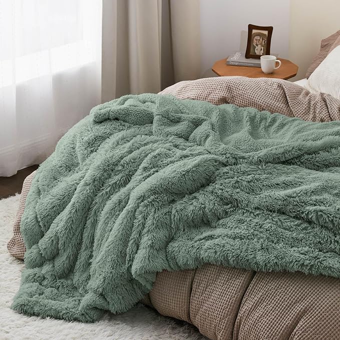 Bedsure GentleSoft Fluffy Sage Green King Size Blanket - Image 5