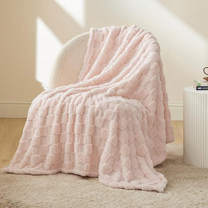 Bedsure GentleSoft Light Pink Throw Blanket - Image 7