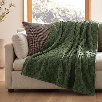Bedsure GentleSoft Dark Green Throw Blanket - Image 7