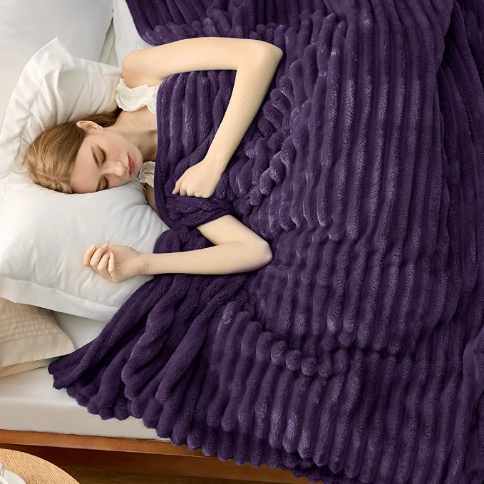 Bedsure Soft Full Size Fleece Blankets - Image 4