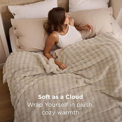 Bedsure 3D Fleece Bubble Blanket - Image 2