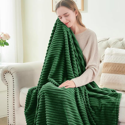 BEDELITE Ribbed Jacquard Dark Green Fleece Twin Blanket - Image 4