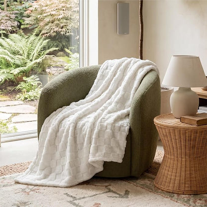 Bedsure GentleSoft White Twin XL Blanket - Image 7