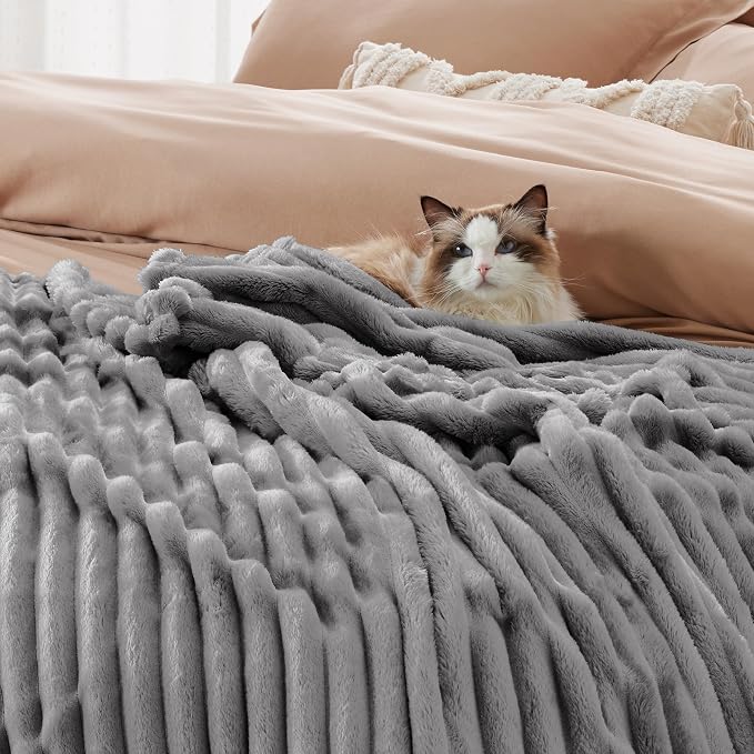 Bedsure Full Size Fleece Blankets - Image 7