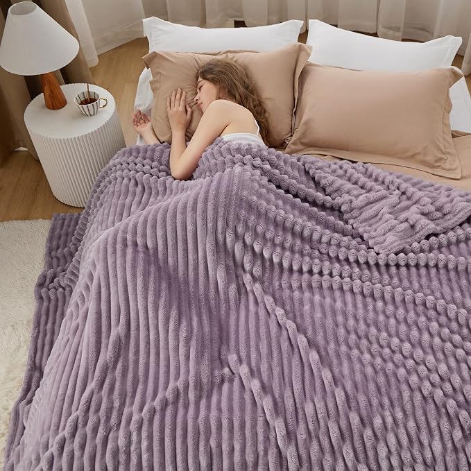 Bedsure Full Size Fleece Blankets - Image 5