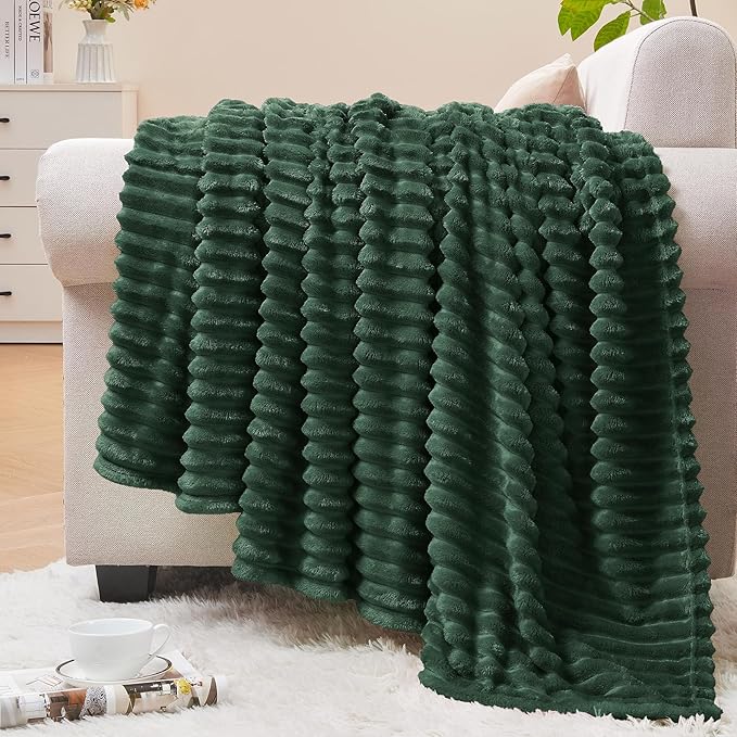 BEDELITE 3D Ribbed Emerald Green Fleece Throw Blanket by BEDELITE